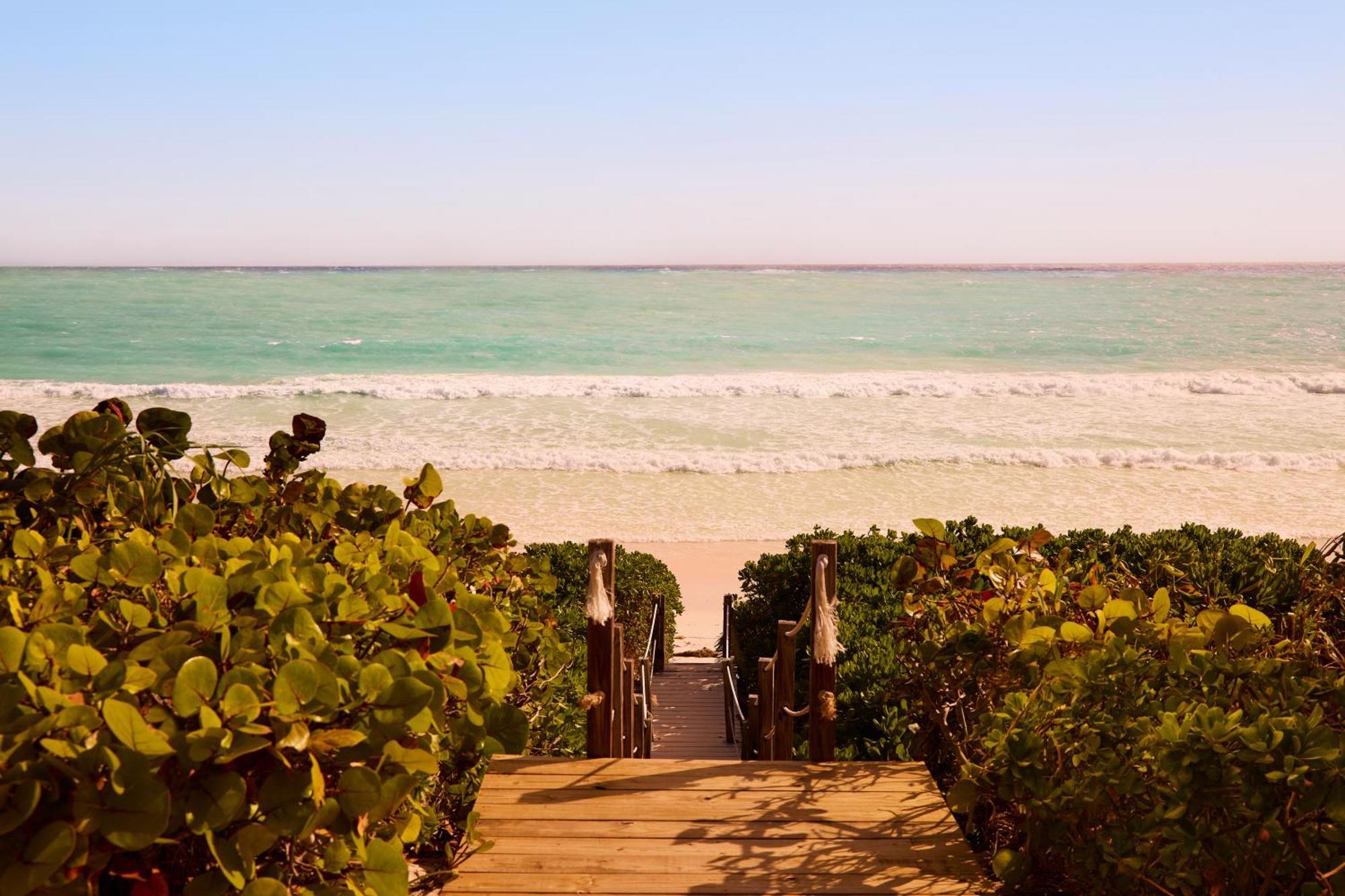Coral Sands Inn & Cottages Dunmore Town Экстерьер фото