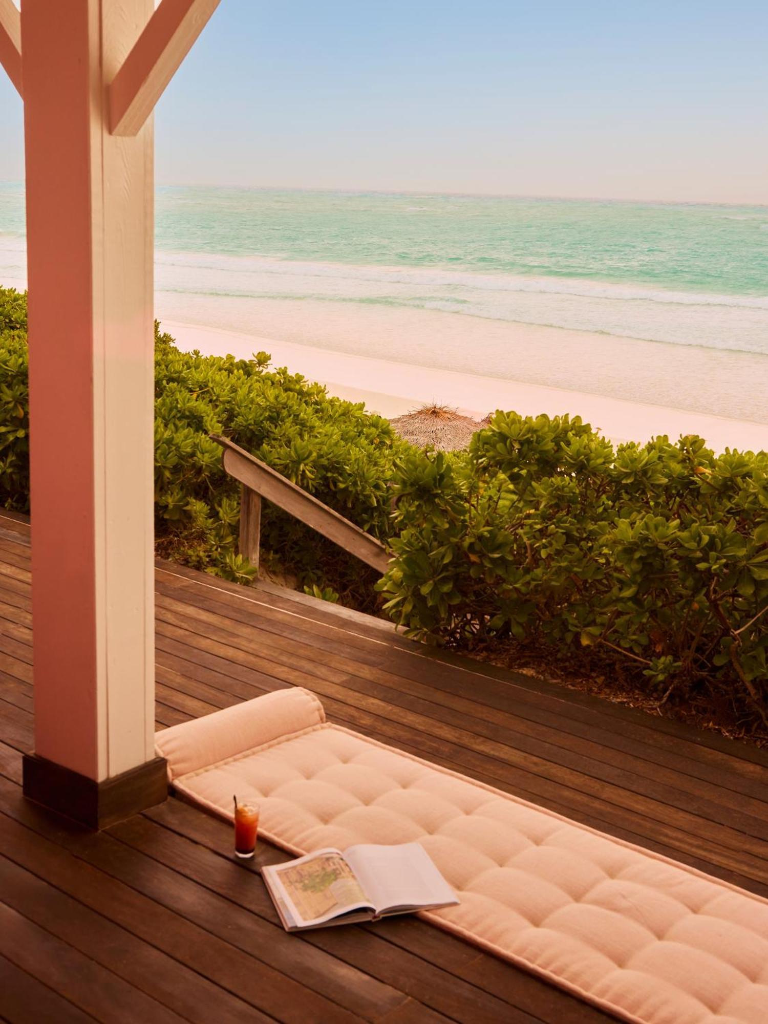 Coral Sands Inn & Cottages Dunmore Town Экстерьер фото