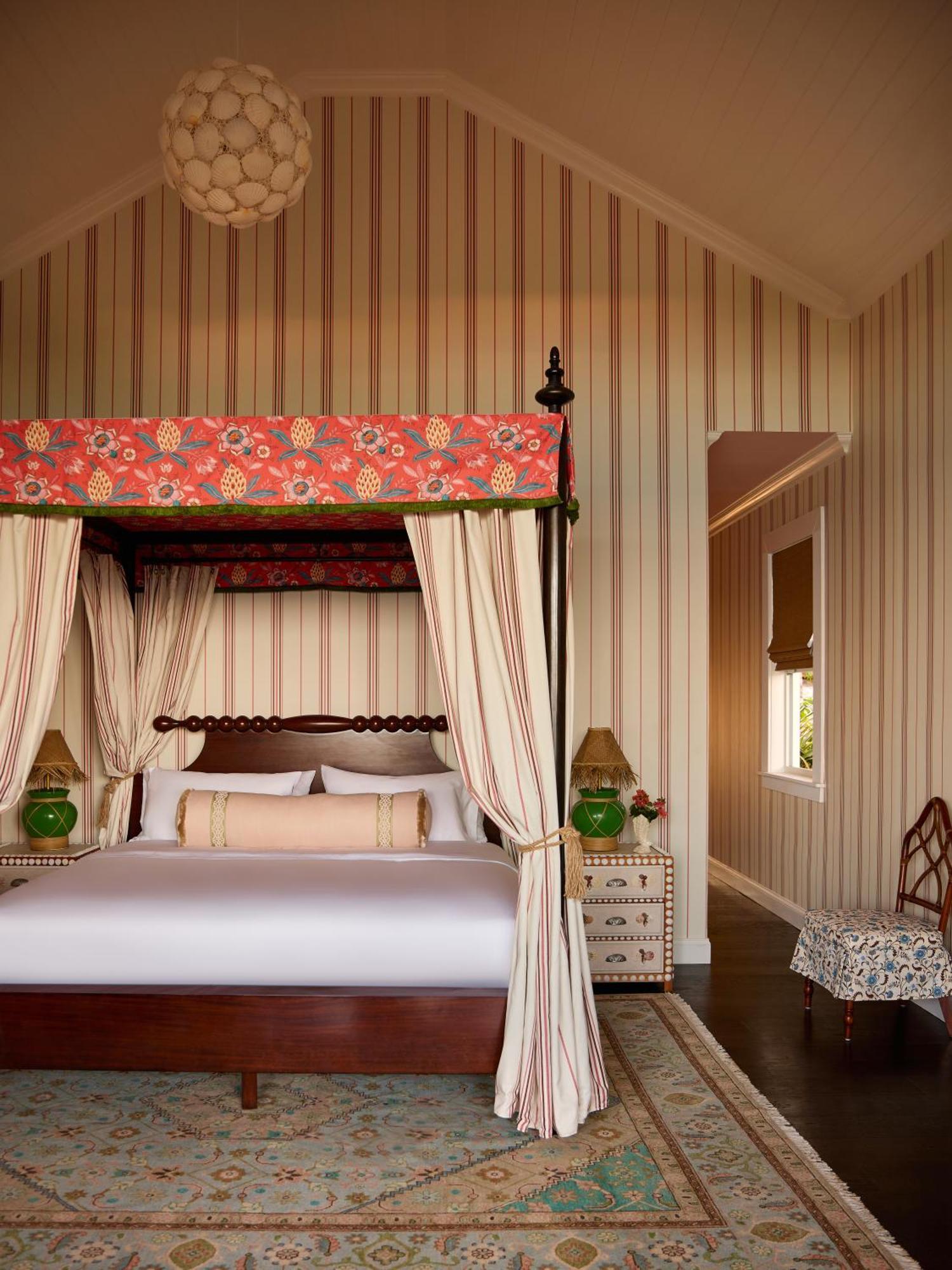 Coral Sands Inn & Cottages Dunmore Town Экстерьер фото