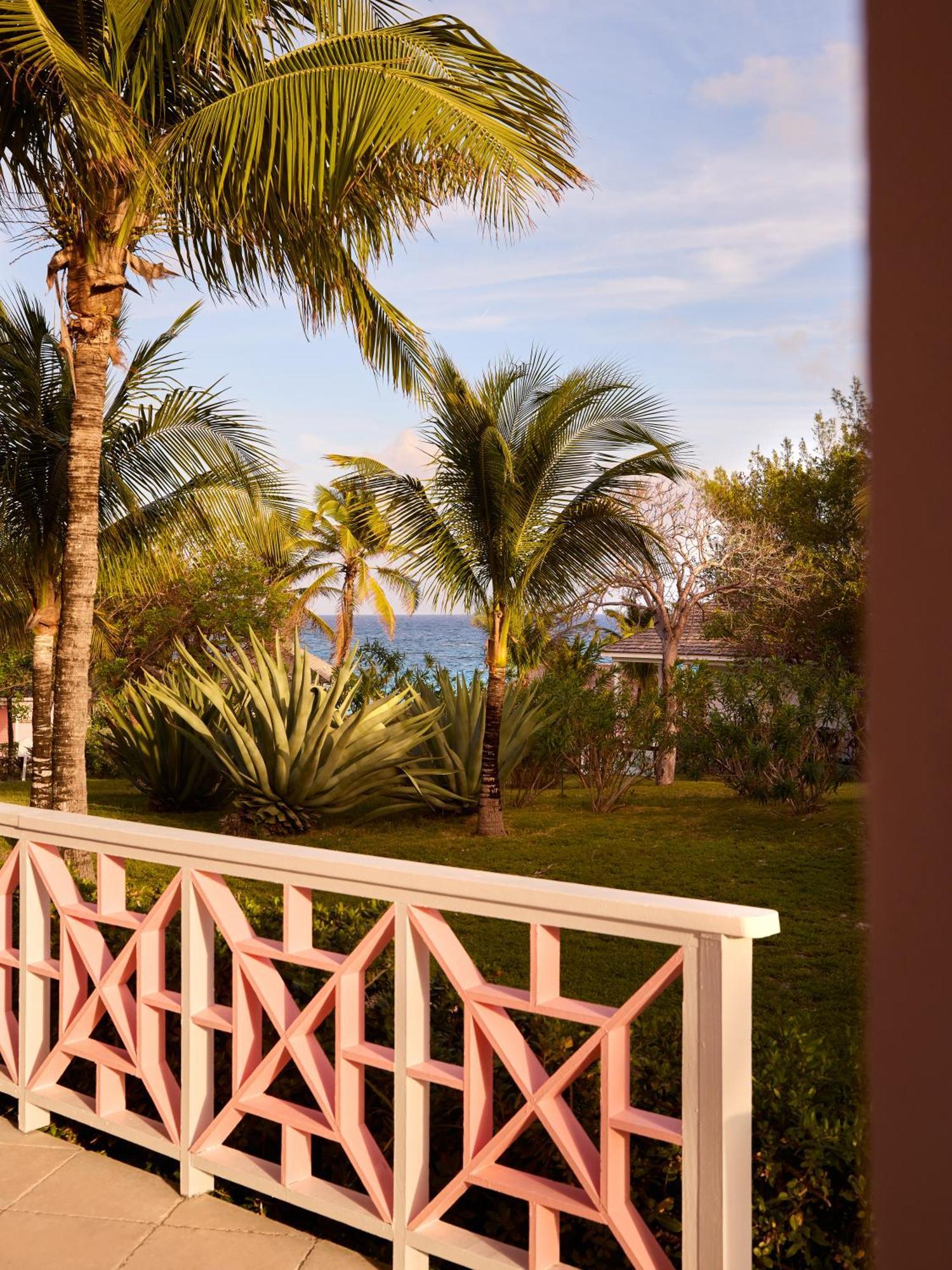 Coral Sands Inn & Cottages Dunmore Town Экстерьер фото